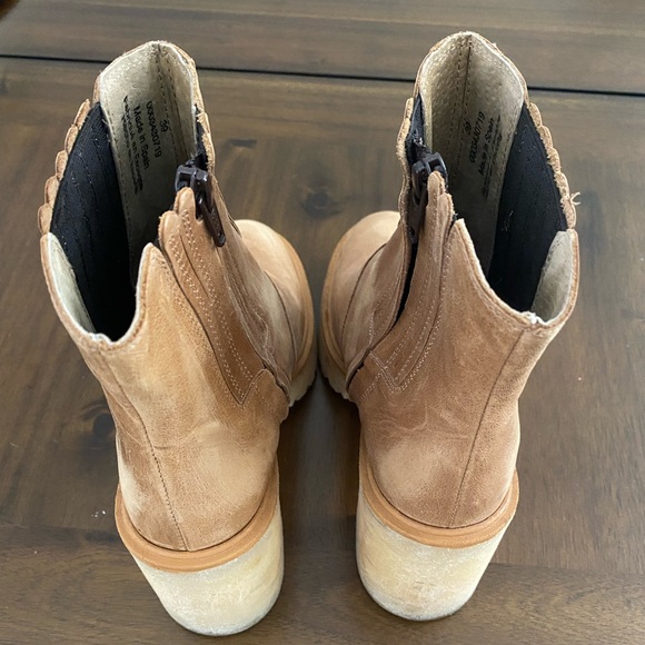 Free People tan leather Chelsea boots Womens size EU 39/ US 8.5 - Picture 2 of 6